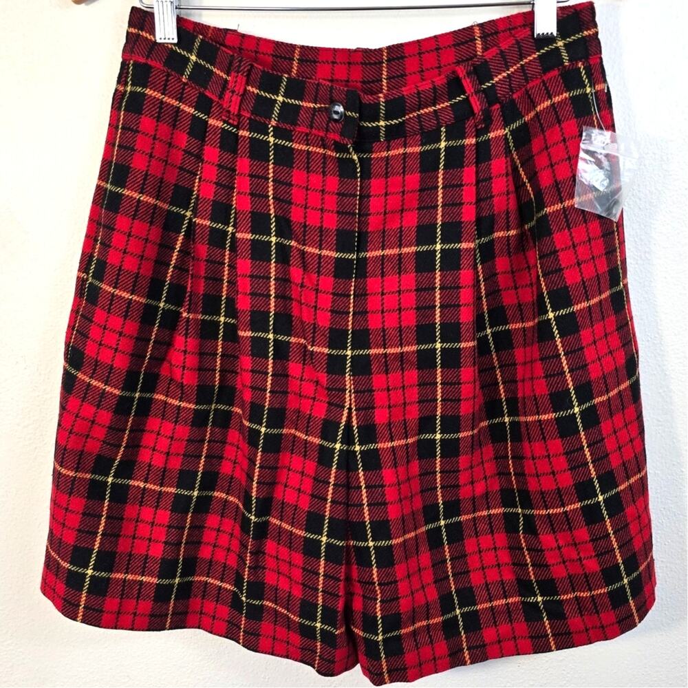 Vintage 90s Sag Harbor Petite Shorts Women's 8-10P Red Black Plaid Wool Preppy